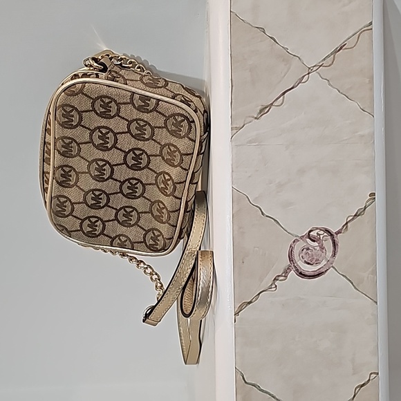 Michael Kors Mini Crossbody LIKE NEW! - Picture 3 of 6